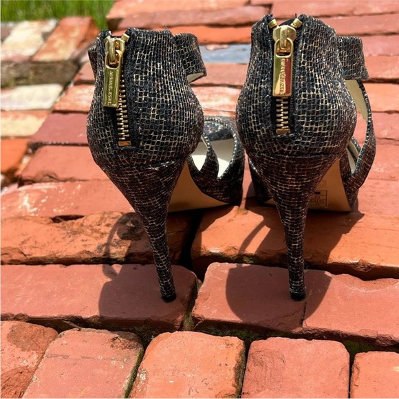 Michael Kors Black and Gold Textured snakeskin print Heels size 7 - Picture 8 of 15